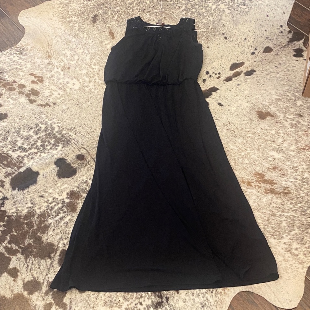 Chic Black Sleeveless Maxi Dress